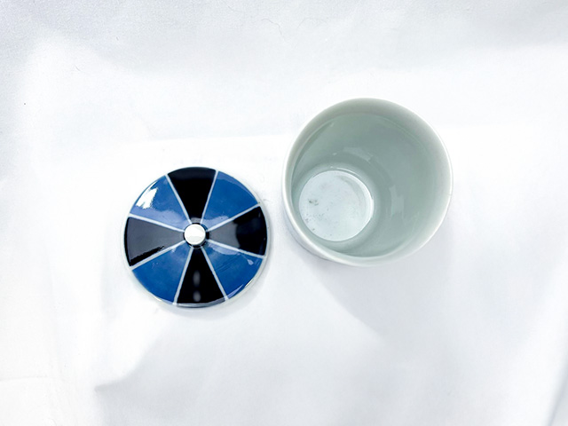 湯飲み（蓋つき）二色刷毛濃