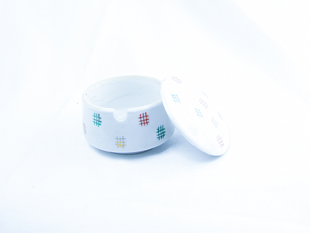 蓋つき小鉢（基盤縞模様）